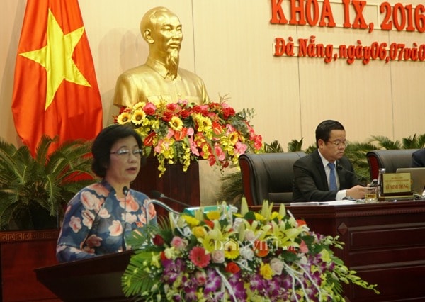 Bà Đặng Thị Kim Liên phát biểu tại Kỳ họp thứ 15, HĐND TP.Đà Nẵng khóa IX