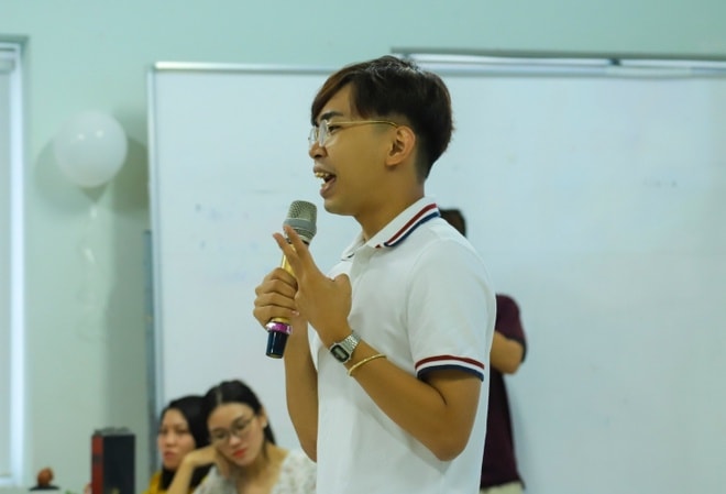 Minh Dự mới nhận lời làm trợ giảng đại học.