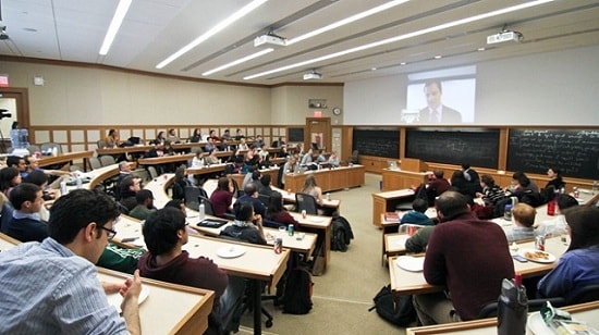 Đại học Harvard cho biết các lớp học của họ nhiều khả năng sẽ theo mô hình học trực tuyến hoàn toàn. Ảnh: T.L