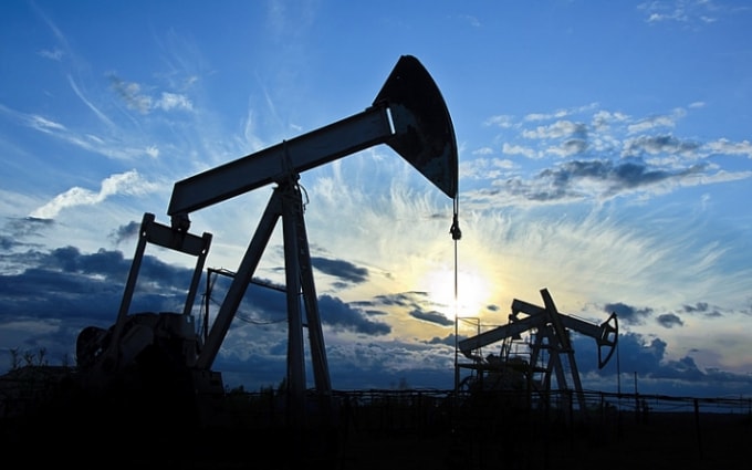 OPEC+ đã đồng ý tiếp tục cắt giảm sản lượng khiến giá dầu tăng. Ảnh: TL