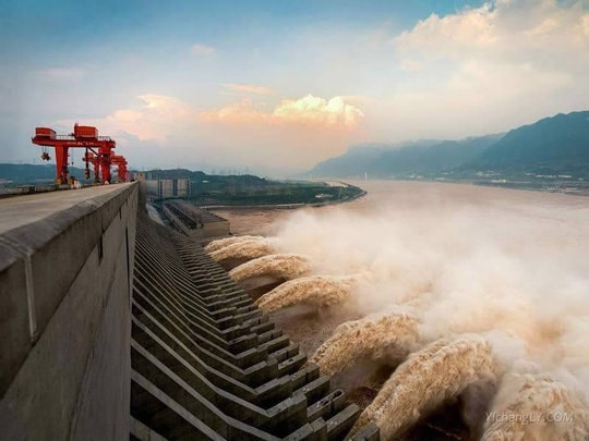 Hồ thủy điện ở Chiết Giang mở 7 cửa xả lũ. Ảnh: TL.