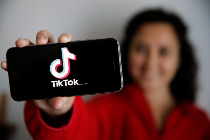 Mỹ cân nhắc cấm các ứng dụng truyền thông của Trung Quốc, gồm cả TikTok - Ảnh: Reuters