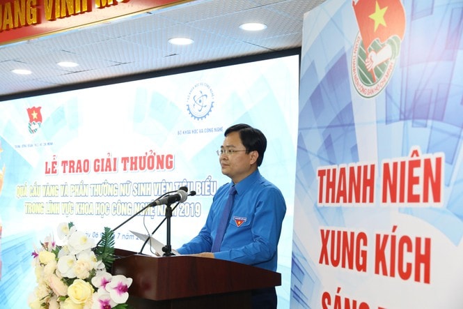 Ông Nguyễn Anh Tuấn, Bí thư thường trực T.Ư Đoàn phát biểu tại Lễ trao giải.