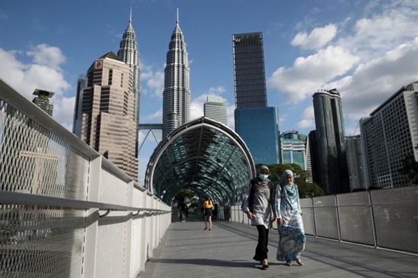Thủ đô Kuala Lumpur đìu hiu, vắng bóng người. Ảnh: AFP.