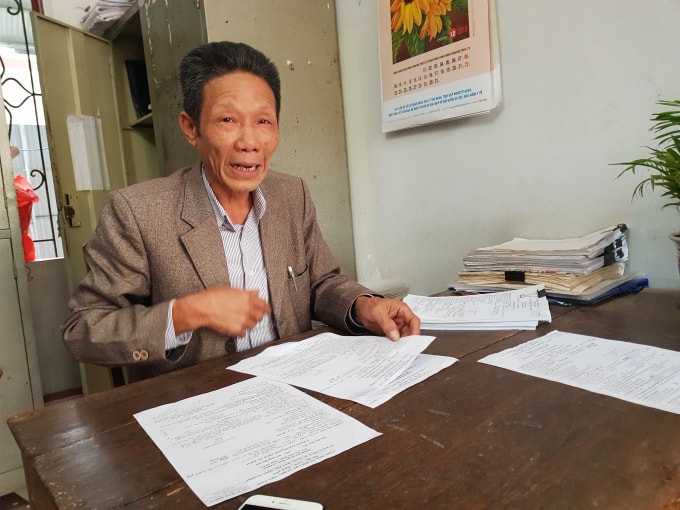 Cán bộ thuế xã Xương Lâm Nguyễn Đức Sửu thừa nhận hai chữ ký tại hai tờ khai thuế của ông Nguyễn Văn Minh là khác nhau, không phải của 1 người ký.
