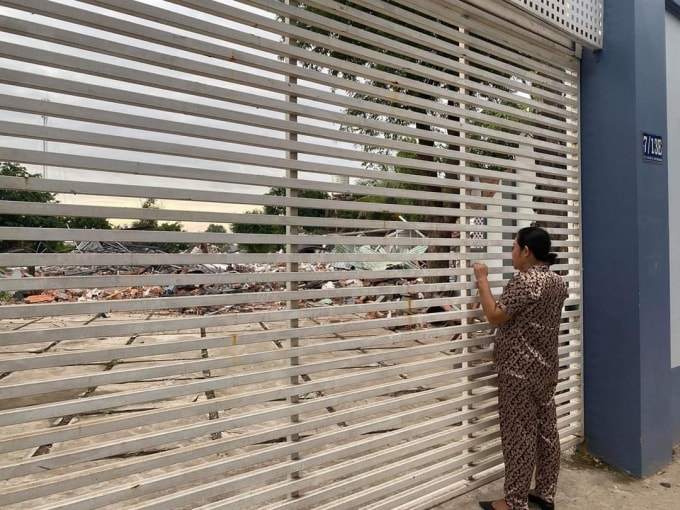 Bà chủ Gia Trang Quán bị ngăn cản vào nhà, dù còn nhiều tài sản trong nhà không liên quan tới hoạt động cưỡng chế.