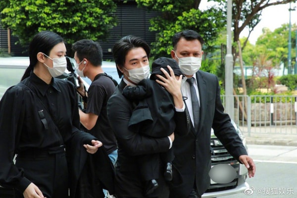 Con trai của Hà Du Quân và siêu mẫu Ming Xi được bảo vệ nghiêm ngặt.