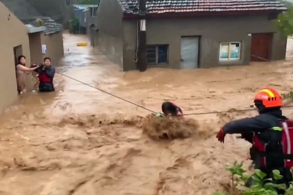 Trung Quốc đang trải qua mùa mưa lũ lớn bất thường. Ảnh: TL