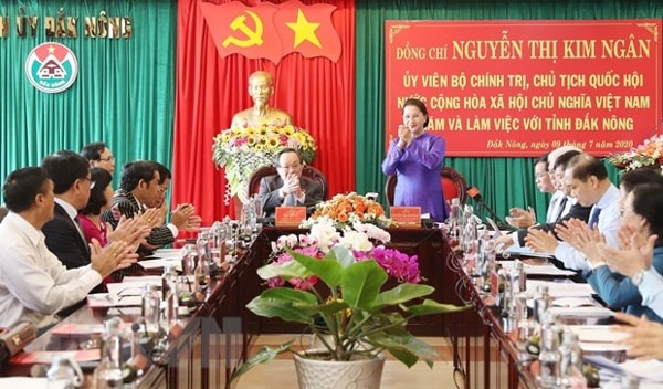 Chủ tịch Quốc hội Nguyễn Thị Kim Ngân làm việc với lãnh đạo chủ chốt tỉnh Đắk Nông. Ảnh: TTXVN