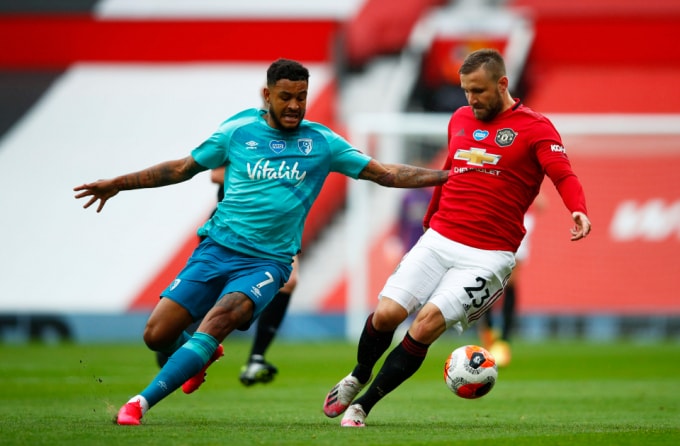 Mẫu áo đấu sân khách mới được các cầu thủ Bournemouth mặc trong trận gặp Manchester United.