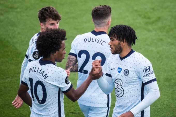 Mẫu áo các cầu thủ the Blues mặc trong chuyến làm khách trước Crystal Palace. Ảnh: getty