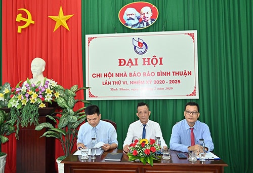 Đoàn chủ tịch(ảnh: baobinhthuan).