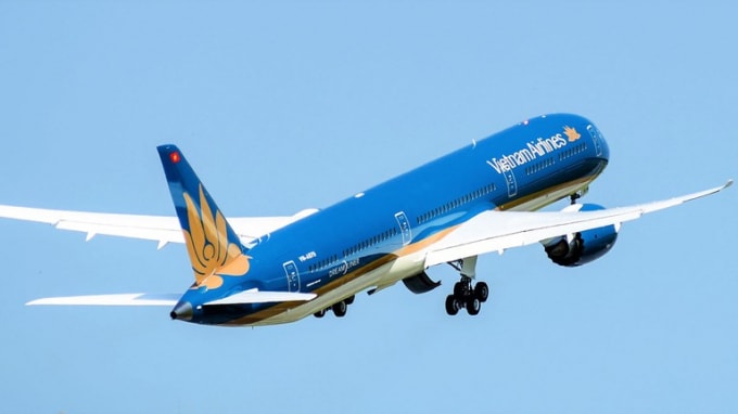 Nam phi công người Anh được hồi hương bằng máy bay Boeing 787. Ảnh: TL.