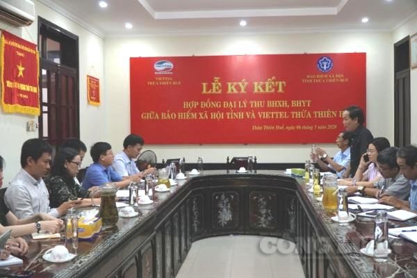 Lễ ký kết giữa Sở TTTT và BHXH tỉnh Thừa Thiên Huế.