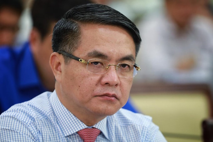 Ông Trần Trọng Tuấn, Phó chánh Văn phòng Thành ủy, tại kỳ họp HĐND TP HCM, hôm 9/7. Ảnh: Hữu Khoa.