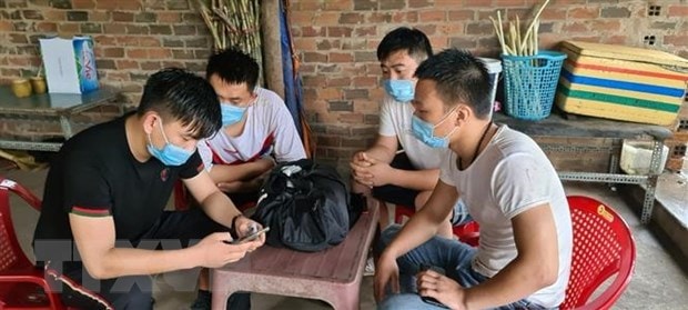 Ảnh 4 đối tượng người nước ngoài trốn khỏi khu cách ly. (Ảnh: TTXVN)