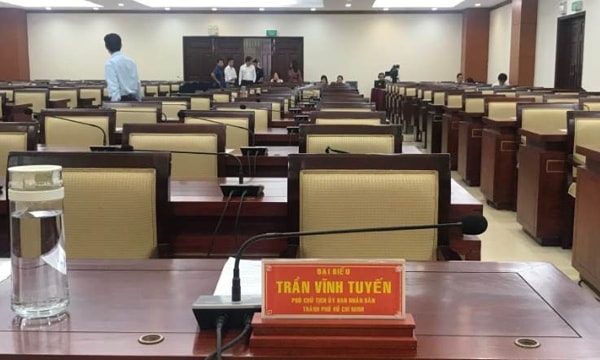 Vị trí ngồi làm việc của ông Trần Vĩnh Tuyến tại Kỳ họp thứ 20 HĐND TPHCM khóa 9