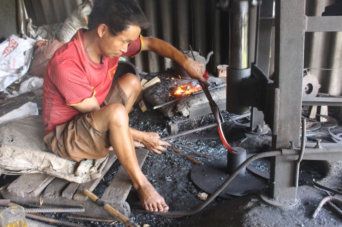Gia đình ông Nguyễn Ngọc Quý gắn bó với nghề rèn lâu năm