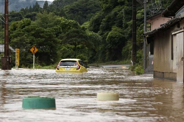 Mực nước mưa ở vùng Amakusa, tỉnh Kumamoto đã dâng lên tới 98ml/giờ. (Nguồn: AFP).