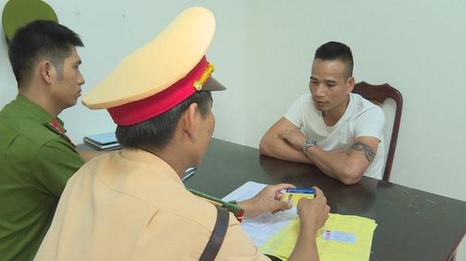 Kẻ giả danh phóng viên bị bắt giữ. Ảnh: TL.