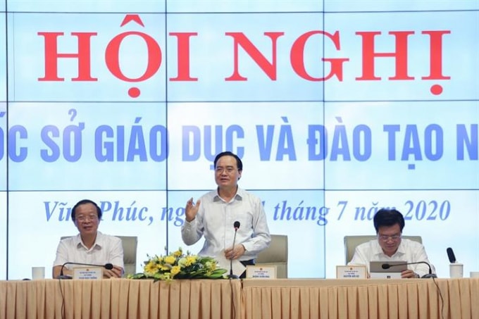 Theo Bộ trưởng Phùng Xuân Nhạ: Việc đánh giá phải đảm bảo thực chất, vì sự tiến bộ của học sinh, tránh lạm dụng giấy khen dẫn đến “tác dụng ngược” trong việc khen thưởng