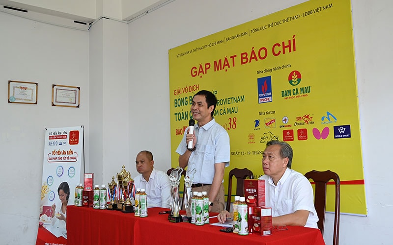 Ông Trần Hữu Việt, Trưởng Ban Văn hóa – Văn nghệ, Trưởng Ban tổ chức giải phát biểu tại buổi họp báo(ảnh: baonhandan).