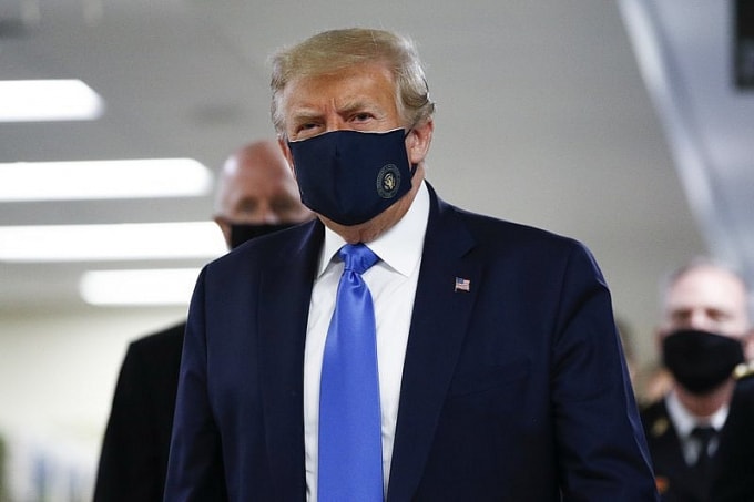 Tổng thống Trump khuyến khích dân Mỹ đeo khẩu trang. Ảnh: TL.