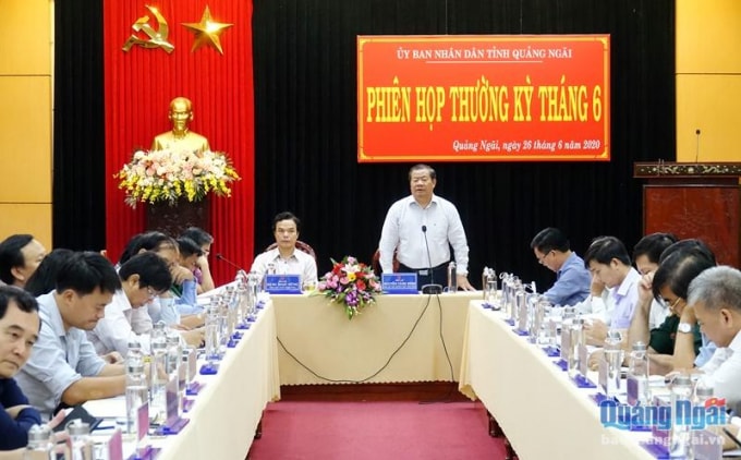 Ông Nguyễn Tăng Bính (người đứng) tại một phiên họp của UBND tỉnh Quảng Ngãi. Ảnh: baoquangngai.vn
