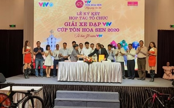 Lễ ký kết hợp tác tổ chức Giải xe đạp VTV Cúp Tôn Hoa Sen 2020 - lần thứ 5. Ảnh: baonhandan.