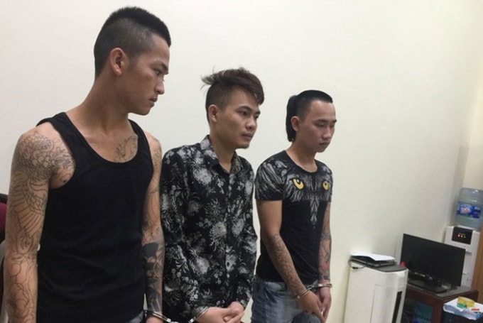 Các đối tượng trong ổ nhóm tín dụng đen tại cơ quan công an. Ảnh: Công an cung cấp.