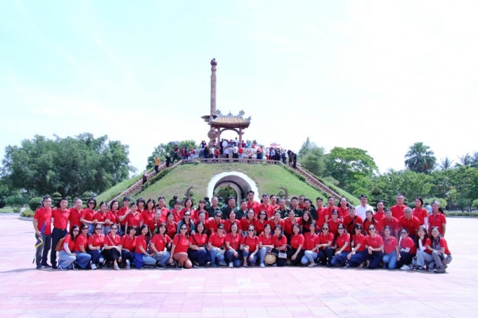 Đảng bộ Agribank CN Láng Hạ thăm Thành Cổ Quảng Trị.
