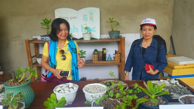 Tại khu du lịch du khách còn được tham quan nhiều làng nghề ở giữa rừng tre.