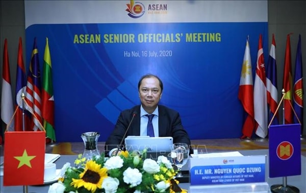 Thứ trưởng Bộ Ngoại giao Nguyễn Quốc Dũng, Trưởng SOM ASEAN Việt Nam chủ trì cuộc họp. Ảnh: TTXVN
