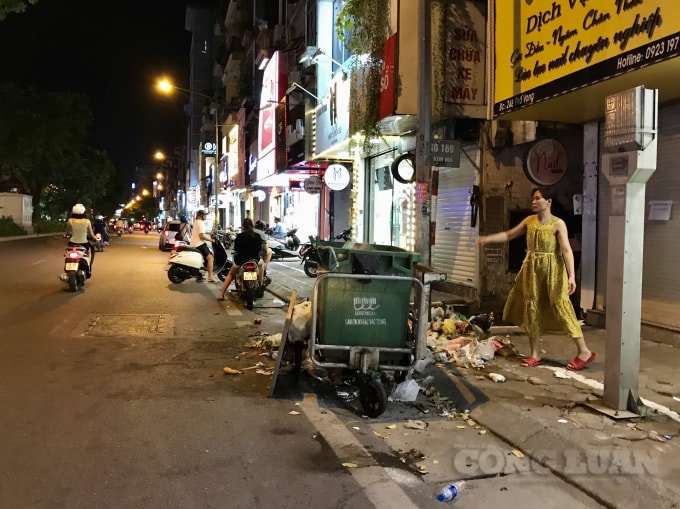 Sinh hoạt hàng ngày của mỗi người đều xả ra một lượng rác nhất định. Nhưng mấy ai hiểu được sự vất vả của những người công nhân môi trường