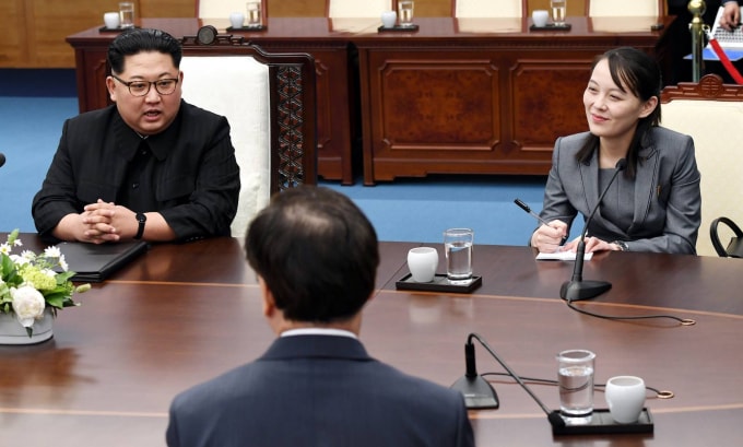 Chủ tịch Triều Tiên Kim Jong Un cùng em gái Kim Yo Jong tại hội nghị thượng đỉnh liên Triều năm 2018 ở Panmunjom - Ảnh: Interpreter