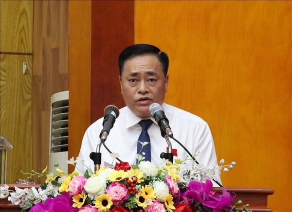 Ông Hồ Tiến Thiệu, Phó Bí thư Tỉnh ủy, Chủ tịch UBND tỉnh Lạng Sơn nhiệm kỳ 2016 - 2021 phát biểu tại kỳ họp. Ảnh: TTXVN