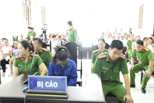 Phiên tòa xét xử Lại Thị Kiều Trang - người bị cáo buộc đầu độc chị họ bằng trà sữa có cyanua sáng nay. Ảnh: Hoài Anh