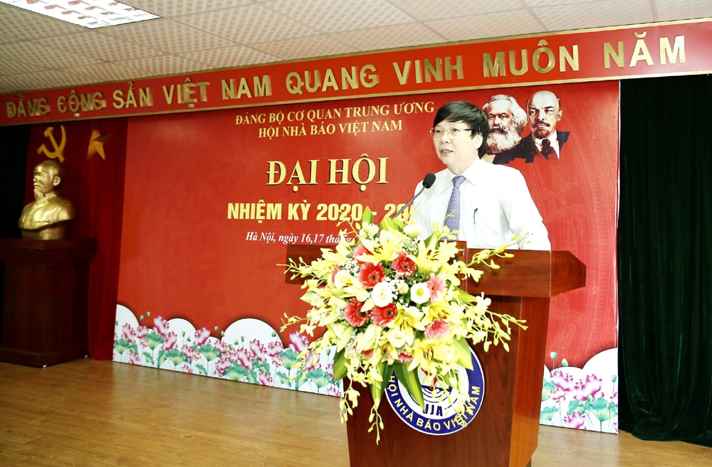 Đồng chí Hồ Quang Lợi - Phó Chủ tịch Thường trực Hội Nhà báo Việt Nam phát biểu