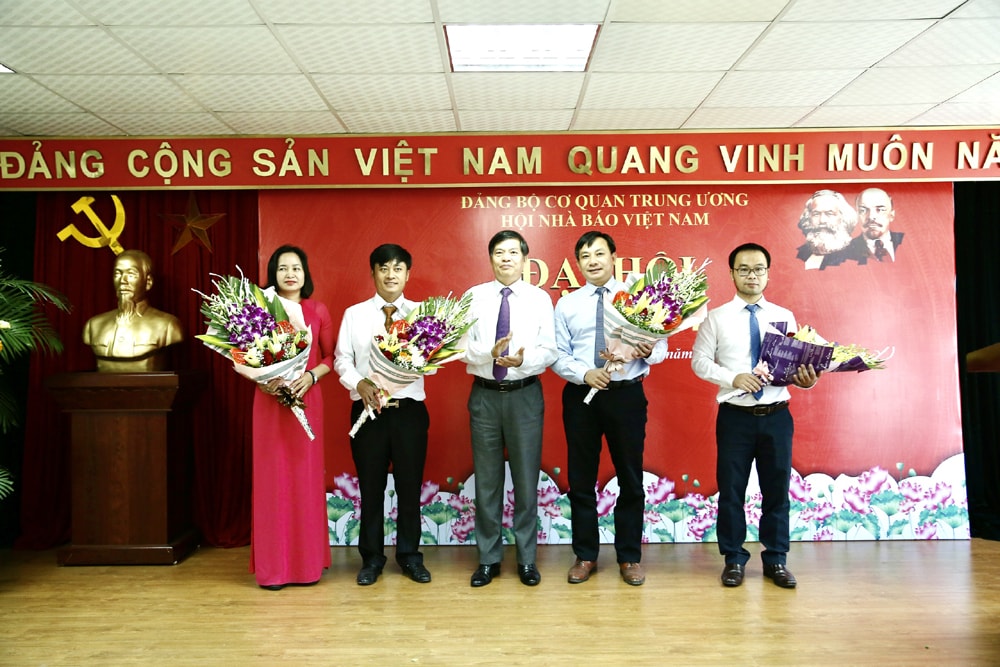 Ban chấp hành Đảng bộ cơ quan Trung ương HNBVN nhiệm kỳ 2020-2025 ra mắt đại hội. Ảnh Sơn Hải