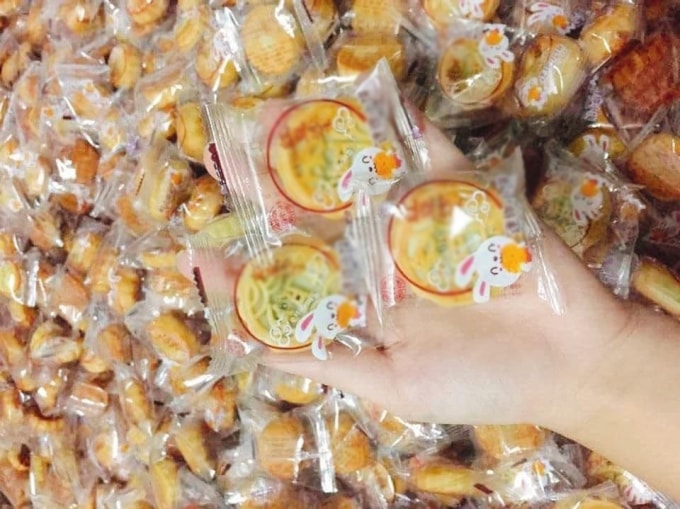 Bánh Trung Thu được giao bán trên mạng (Ảnh Vietnamnet).