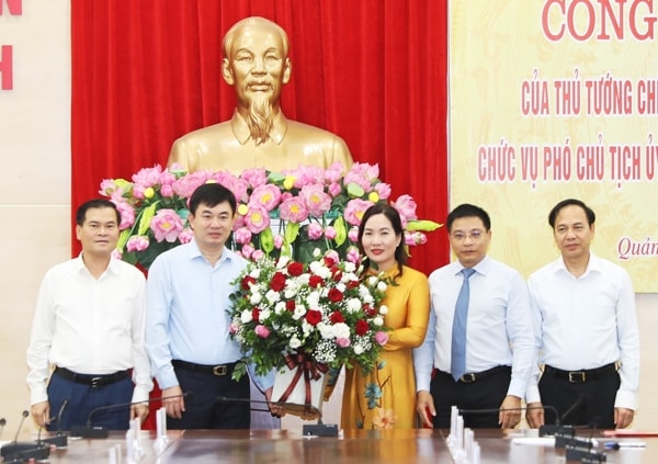 Lãnh đạo tỉnh Quảng Ninh chúc mừng tân Phó Chủ tịch UBND tỉnh Nguyễn Thị Hạnh