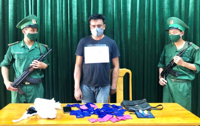 Đối tượng người Lào cùng tang vật