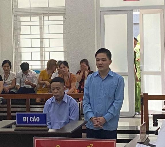 Hai bị cáo tại phiên tòa xét xử hôm nay.