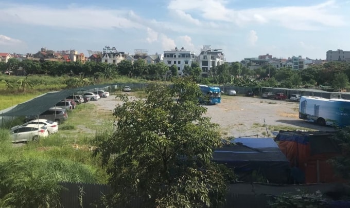 Bãi xe trái phép trên đất dự án của Tổng Công ty Đầu tư Phát triển Nhà và Đô thị (HUD).