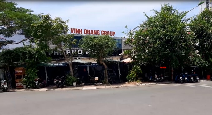 Dự án bãi xe của Tập đoàn Vinh Quang Group bị biến tường thành ki ốt.