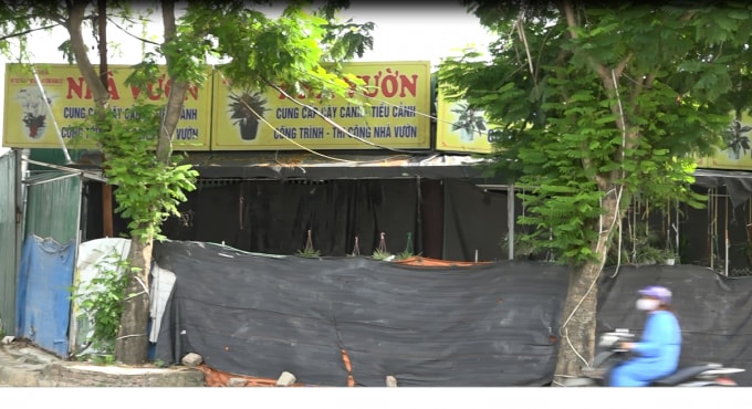 Vườn Lan xây dựng trên đất công.