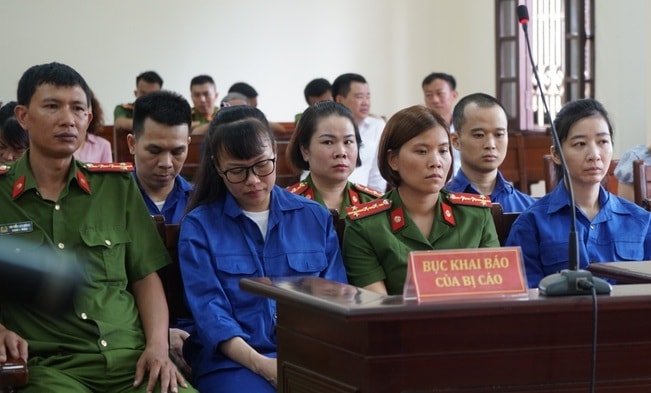 Các bị cáo tại phiên tòa sáng nay. Ảnh: Nguyễn Dương
