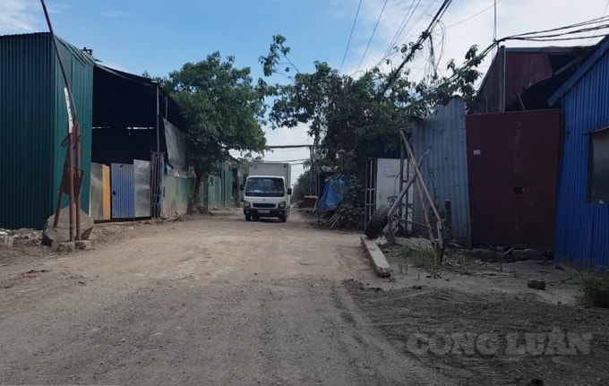 Rất nhiều nhà xưởng vẫn đang hoạt động trong khuôn viên của Công ty Cổ phần Giống Gia súc Hà Nội.