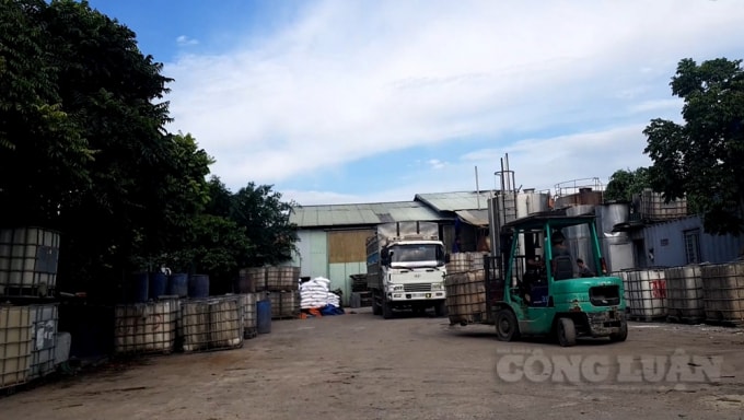 Rất nhiều nhà xưởng vẫn đang hoạt động trong khuôn viên của Công ty Cổ phần Giống Gia súc Hà Nội.