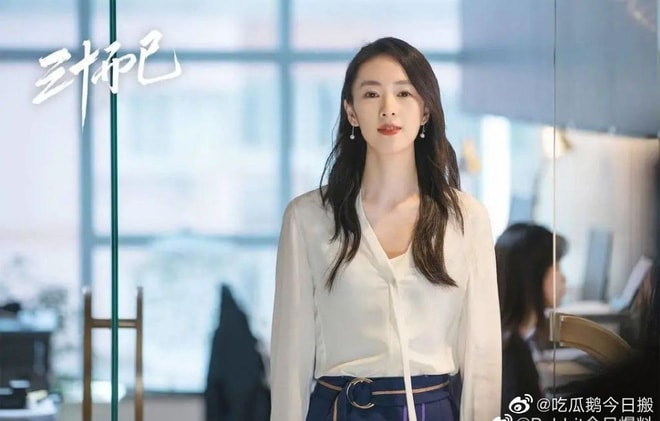 Nhiều fan đồng loạt đồng ý với ý kiến Đồng Dao hợp vai hơn Đồng Lệ Á ở cả ngoại hình lẫn diễn xuất.